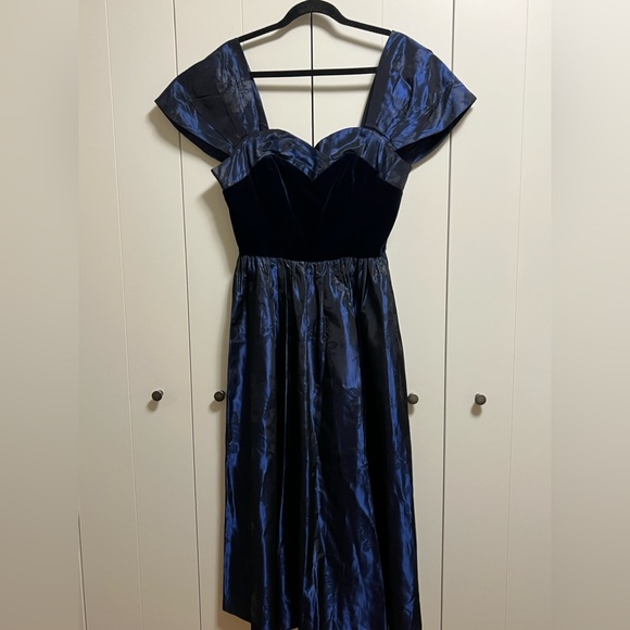 Laura Ashley Dresses & Skirts - Vintage Laura Ashley Taffeta sweetheart dress size 12